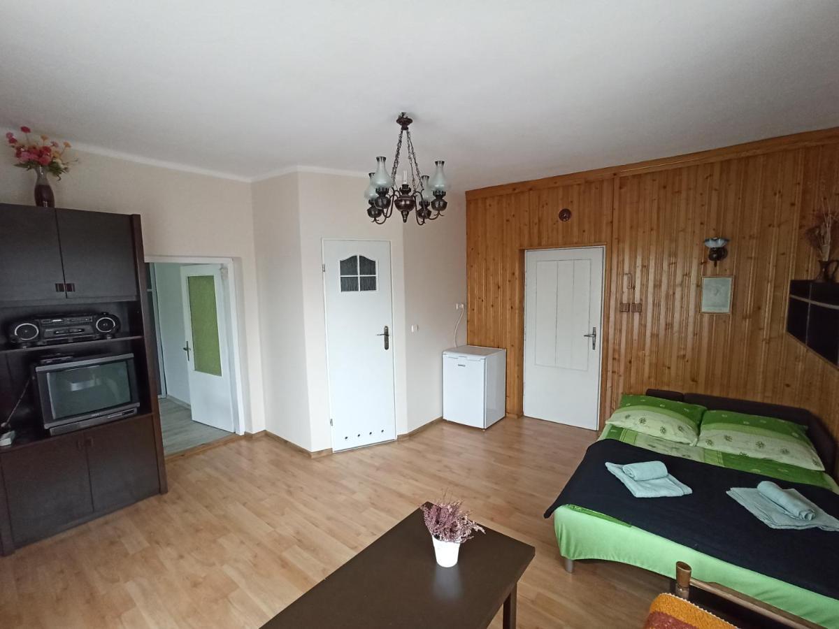 Apartament-Studio, Pokoje U Lucy รับกา ภายนอก รูปภาพ